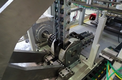 Linear Chain for linear drive technology for a table lift